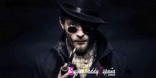 Hombre detective serio con pipa