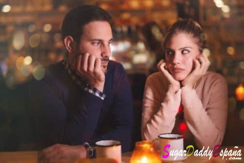 hombre y chica joven aburridos