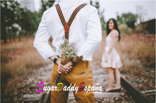 chico con ramo de flores y logo de sugardaddyespaña