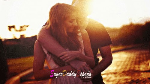 chica y chico abrazado